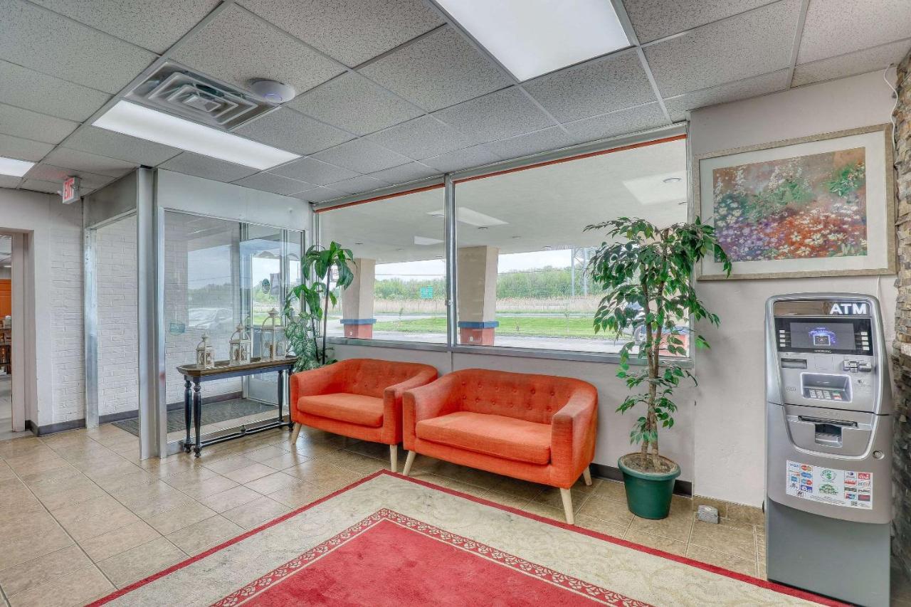Suburban Studios Neenah-Appleton Buitenkant foto
